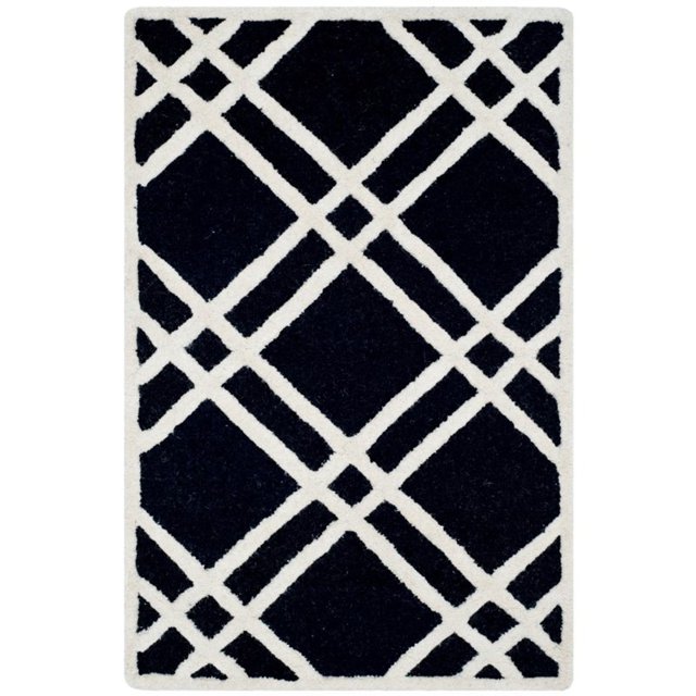 Safavieh Cambridge Collection CAM142E Handmade Moroccan Geometric Black and Ivory Premium Wool Area Rug (6' x 9')
