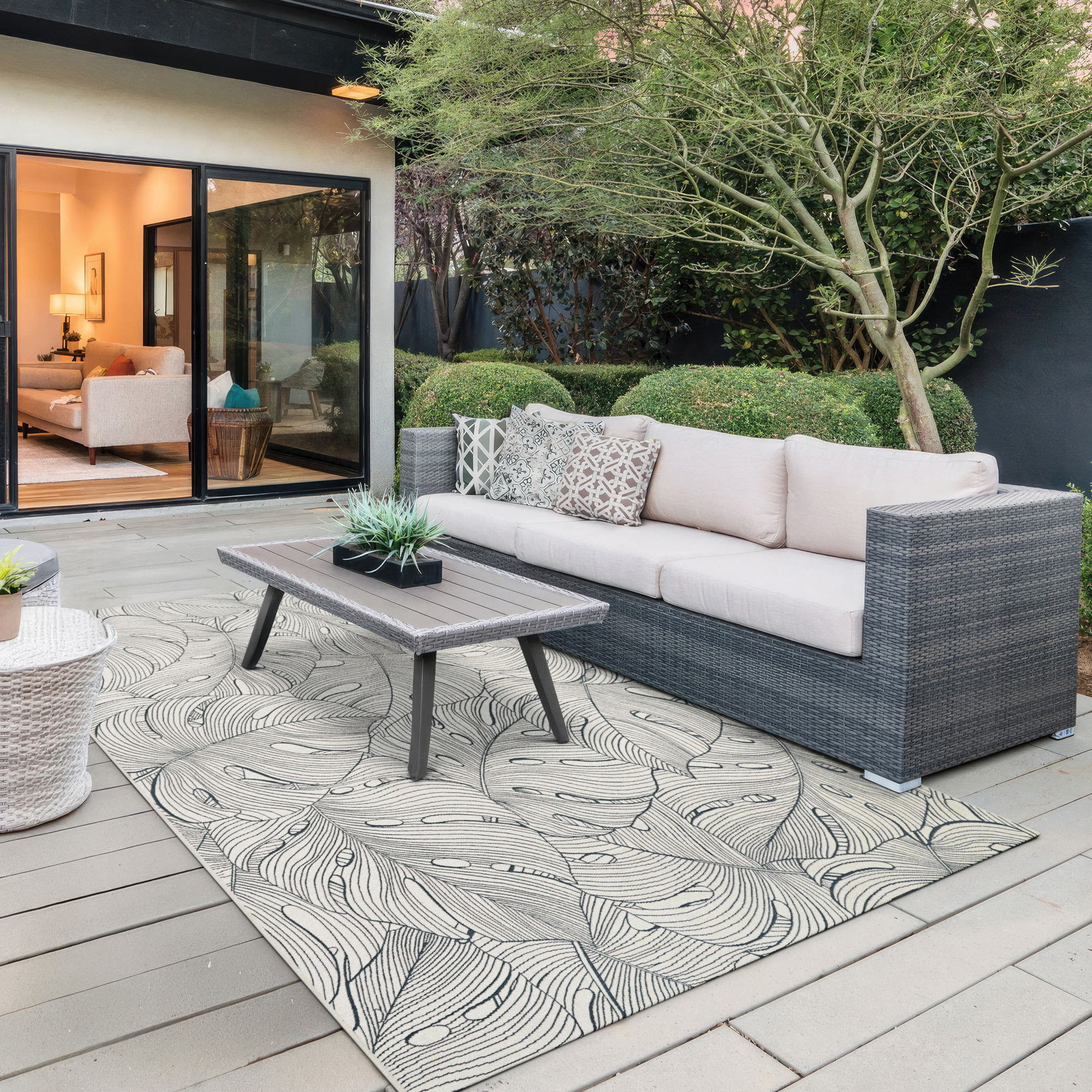 Couristan Castille Palma 5'3" x 7'6" Petrol Outdoor Rug