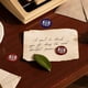 thumbnail image 5 of Sello de cera con la letra E y emblema de león de 1 pulgada. Sello de cera con cabeza de latón extraíble y mango de madera., 5 of 9