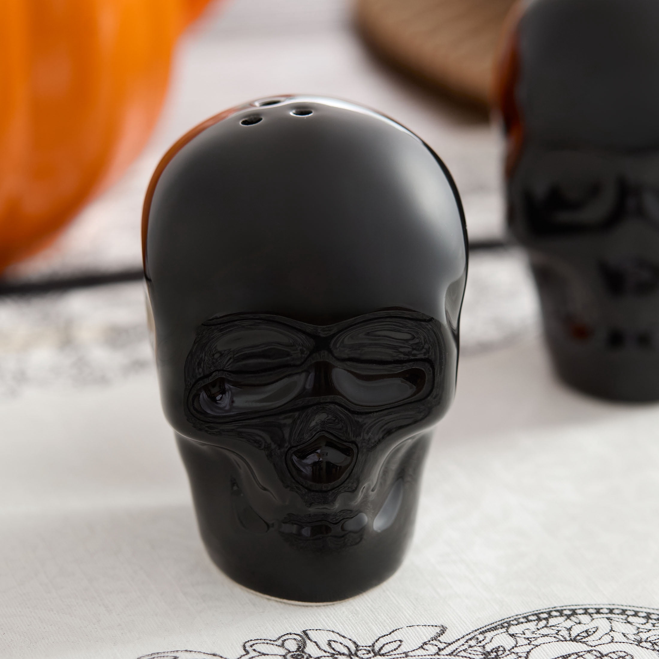 Way to Celebrate Black Skull-Shaped Glazed Ceramic Salt & Pepper Shaker Set