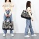 thumbnail image 5 of Bolsa de hombro JShteea Diseño de cuadros de cebra Para mujer, 5 of 8