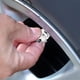 thumbnail image 2 of ColoMX 4 tapones para válvulas de neumáticos de coche: tapones con forma de corona - Accesorios universales para vehículos - Repuestos para coches, 2 of 7