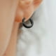 thumbnail image 2 of Juego de 9 pares de pendientes minimalistas de aro con circonitas para cartílago femenino., 2 of 6