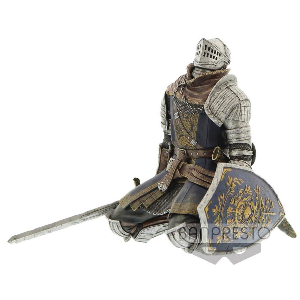 knight of astora statue