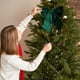 thumbnail image 5 of Adorno de terciopelo navideño para el adorno del árbol de lazos de terciopelo grande de 14"x13" Verde rojo | Decoración navideña colgante para ventana • Tela ignífuga • Bolsa plegable de, 5 of 7