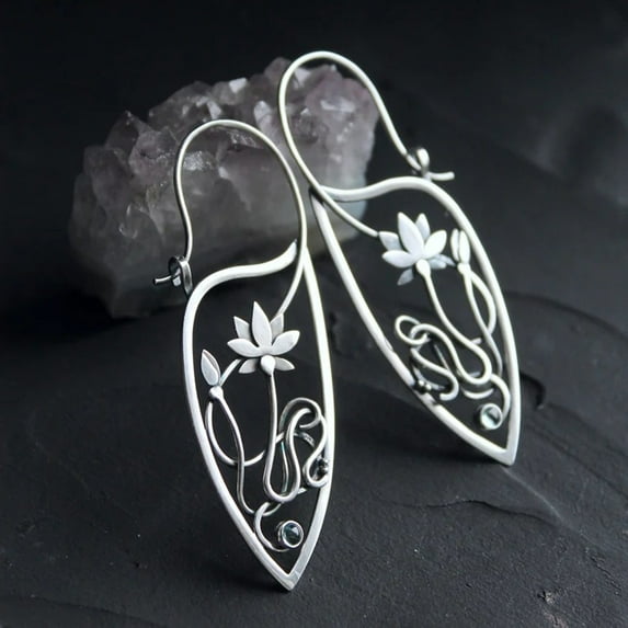 harmtty 1 Pair Women Earrings Hollow Out Exquisite Jewelry Temperament Floral Stud Earrings for Wedding Party Banquet