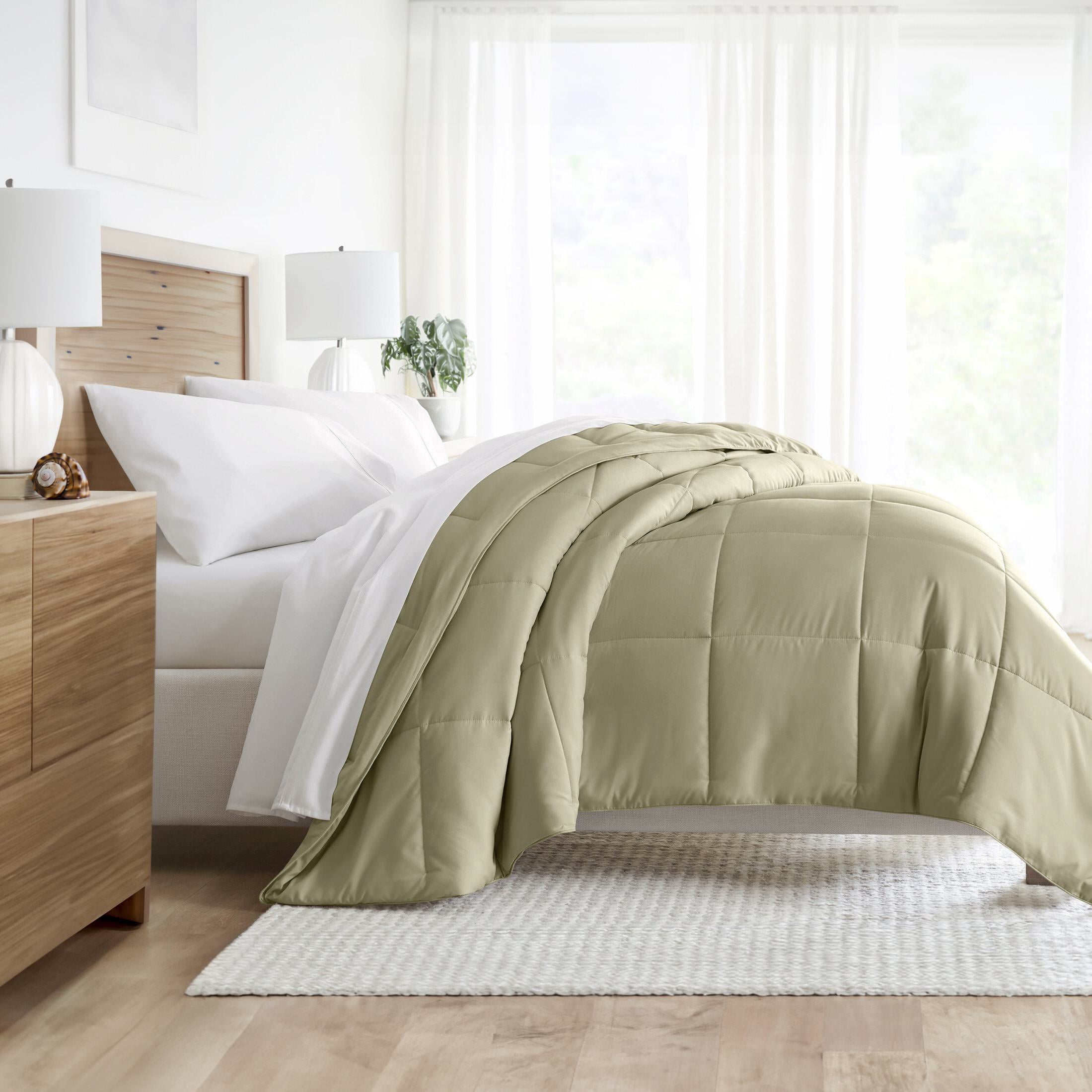 Noble Linens Sage All Season Lightweight Down-Alternative Solid Comforter, King/Cal King