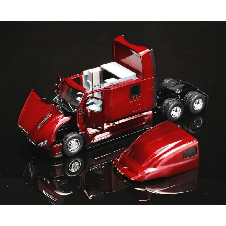 1:32 Peterbilt Model 579 Ultraloft - Opening Hood & Doors with