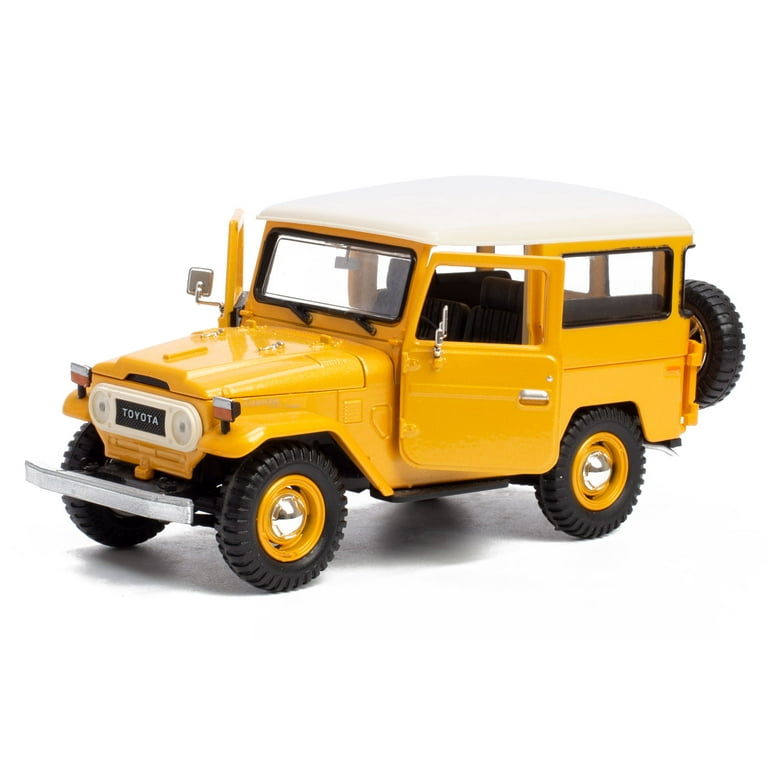 Motormax Toyota Land Cruiser FJ40 Yellow 1/24 Diecast Model Toy