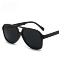 thumbnail image 2 of Gafas de sol retro de moda europea y americana Gafas de sol polarizadas para hombres y mujeres para gafas de sol de exportación, 2 of 5