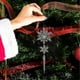 thumbnail image 5 of Colgantes De Plástico Adornos de copos de nieve de plástico blanco para árbol de Navidad y decoración de ventanas, 28,5 Rkxzt, 5 of 9