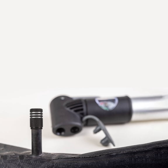 NIAIZEK 20Pack Black Metal Tire Valve Caps Protect Valves Prevent Leakage Simple Appearance