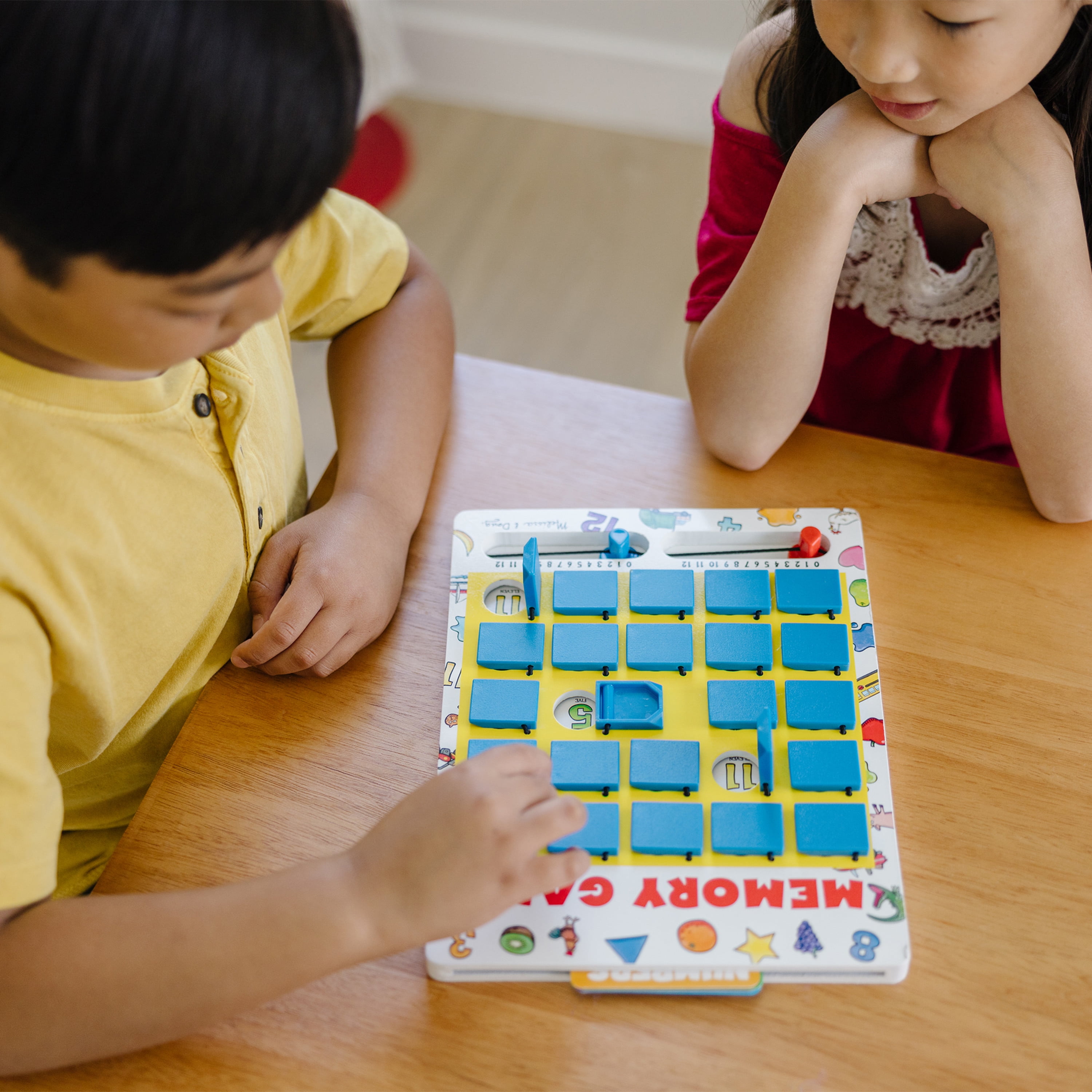 Melissa & Doug Flip-to-Win Travel Game Hangman