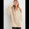 thumbnail image 4 of Sudadera con Capucha de Larga Extragrande para Mujer, Cuello en V, Botones y Abertura Lateral, Estilo Informal. Albaricoque M, 4 of 8