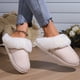 thumbnail image 3 of Zapatillas de algodón de estilo coreano de otoño e invierno para mujer, además de zapatillas de algodón antideslizantes para el hogar con punta peluda de terciopelo para el hogar, 3 of 5