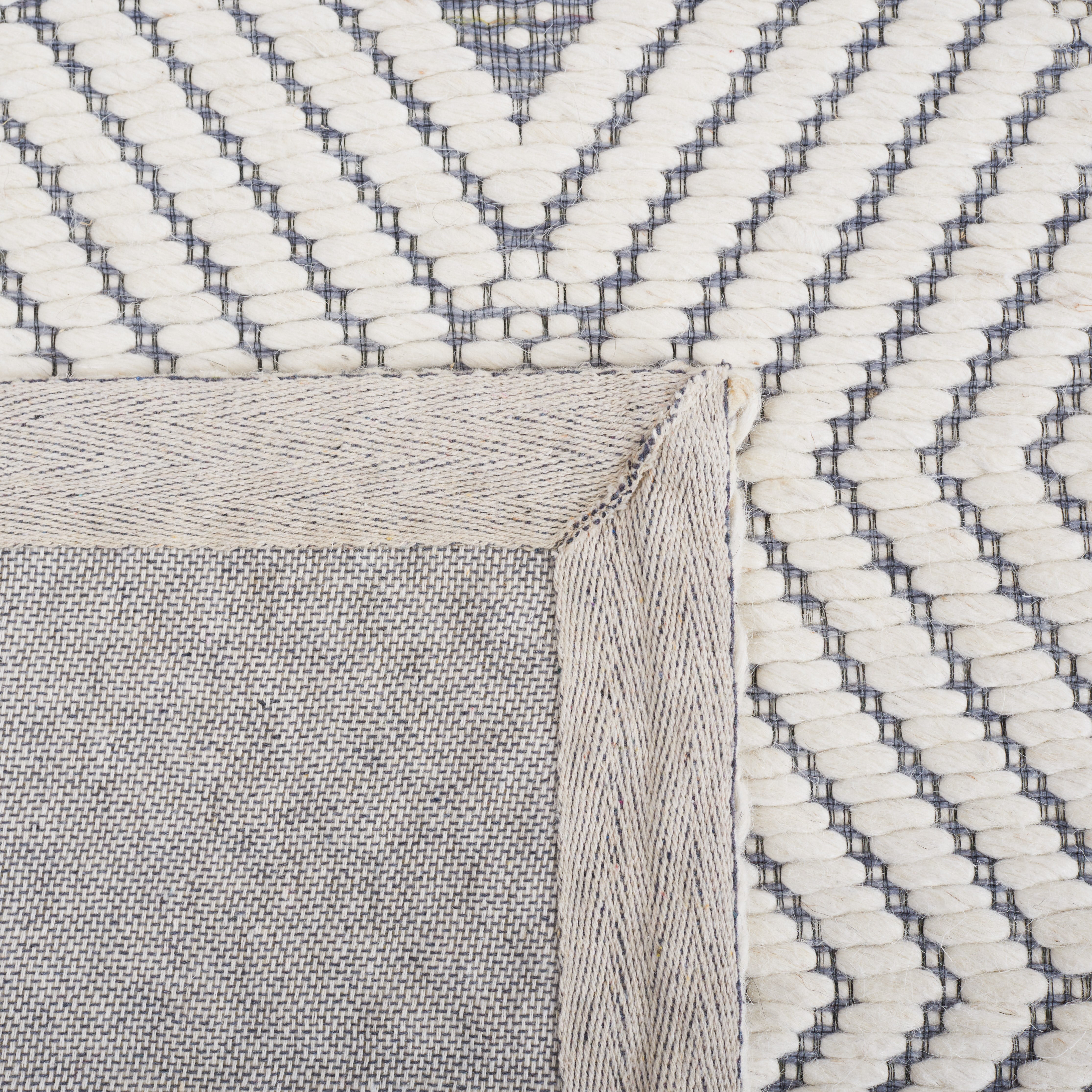 SAFAVIEH Marbella Lorelle Diamond Area Rug, Ivory/Grey, 6' x 9'