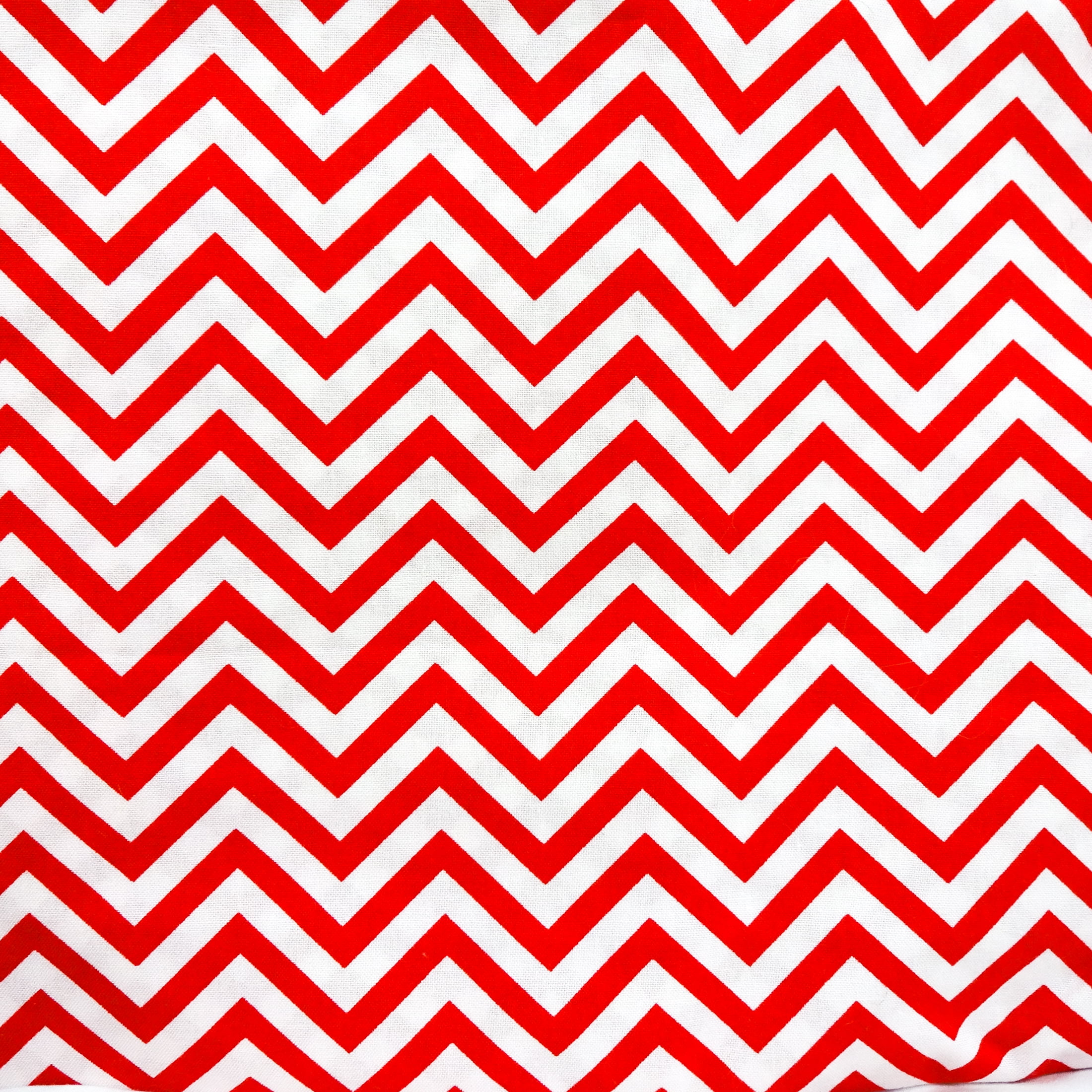 Shason Textile 45" x 1 yd 100% Cotton Zigzag Apparel Fabric, Red and White