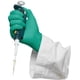 thumbnail image 3 of Guantes de goma, puño extendido, verdes, 20 por caja (10 pares) (L), 3 of 5