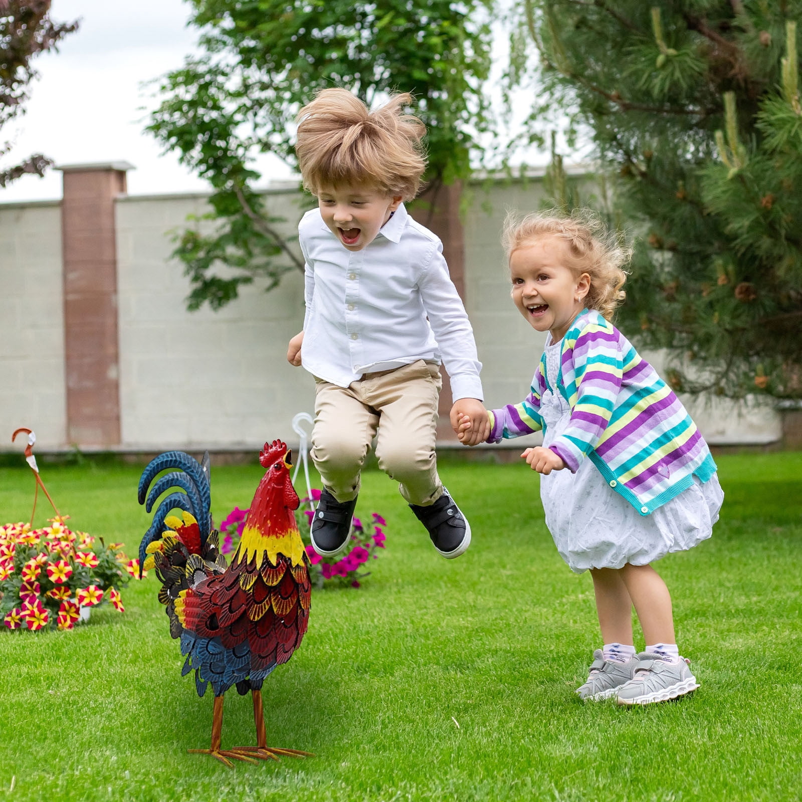 Metal Rooster Decoration Rustic Outdoor Roosters Statue Hand-Painted Iron Chicken Garden Sculpture for Easter Yard Lawn Party Farmhouse Decor