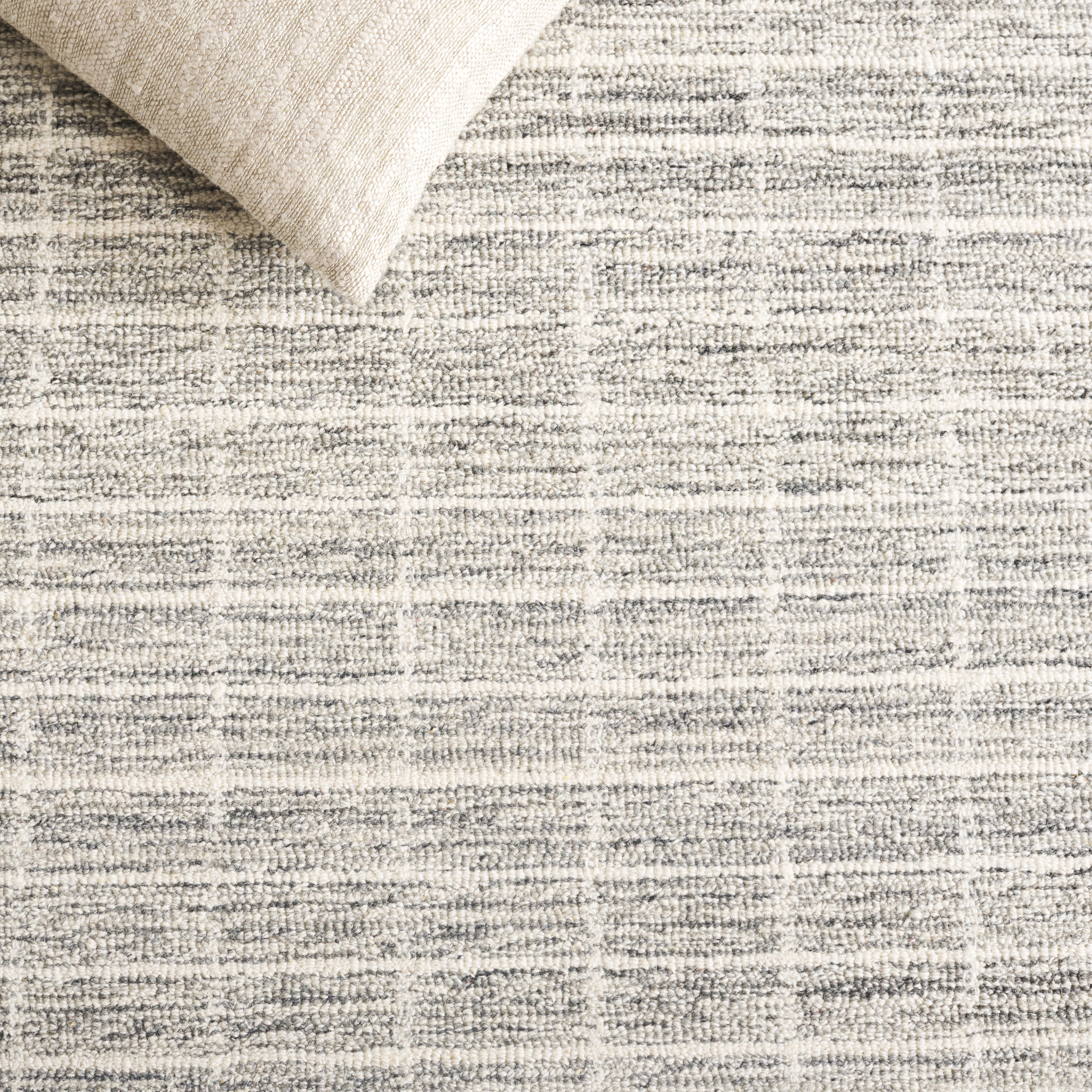 SAFAVIEH Ebony Garret Geometric Area Rug, Gray/Ivory, 6' x 6' Square