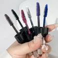 thumbnail image 4 of Máscara de pestañas colorida de fibra de seda, máscara de pestañas de larga duración a prueba de manchas que crea un alargamiento encantador y un volumen grueso Maquillaje de ojos 4D, 4 of 5