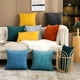 thumbnail image 3 of Juego de 2 almohadas escandinavas de terciopelo de color liso y sencillo, 3 of 5