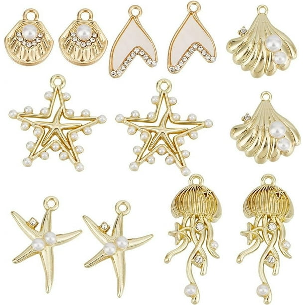 1 caja con 24 dijes de animales marinos en 6 estilos diferentes: estrella de mar, diamantes de imitación, aleación dorada, perlas, conchas marinas, medusas y conchas de estrella.