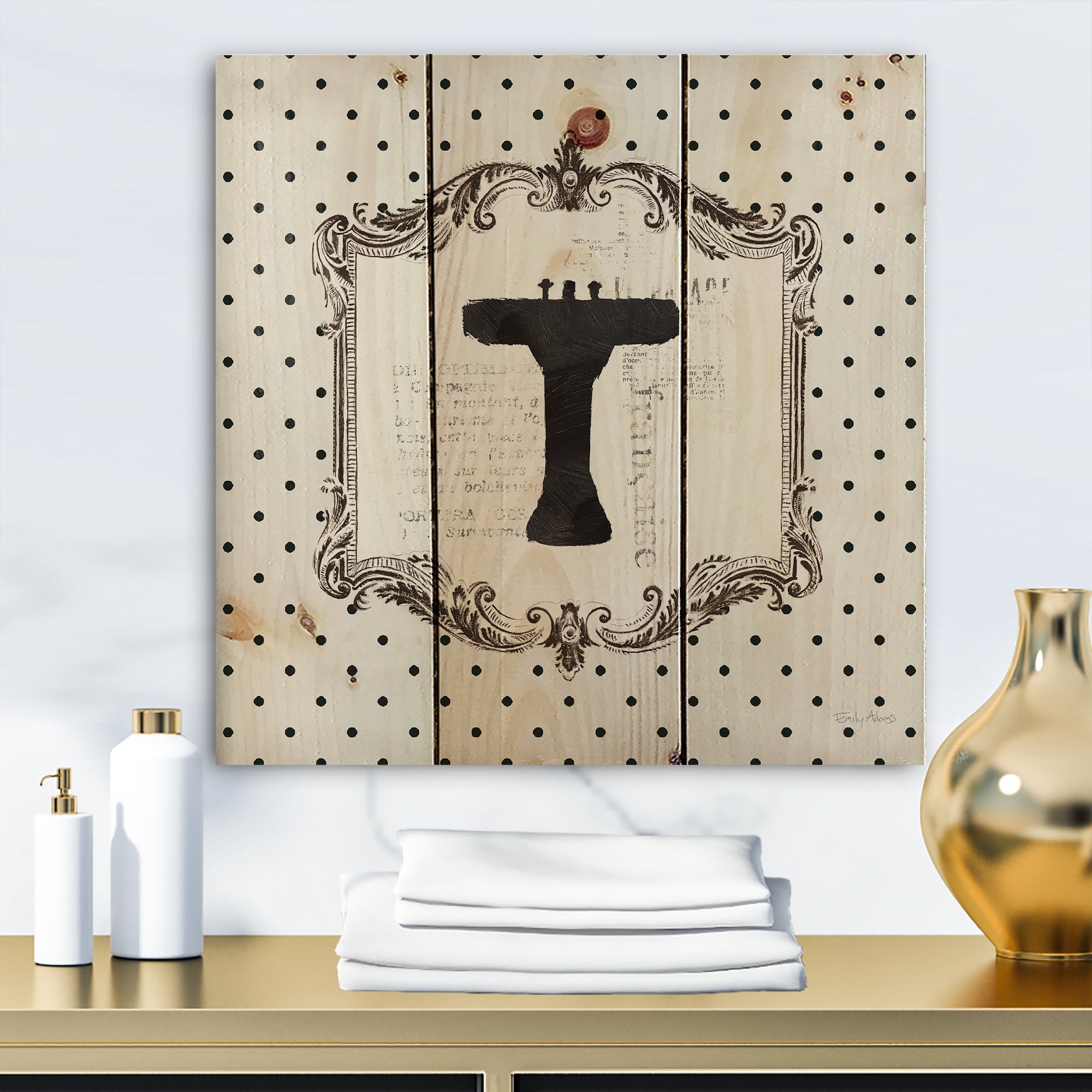 Designart 'Vintage French Bathroom I' Traditional Bathroom Print on Natural Pine Wood
