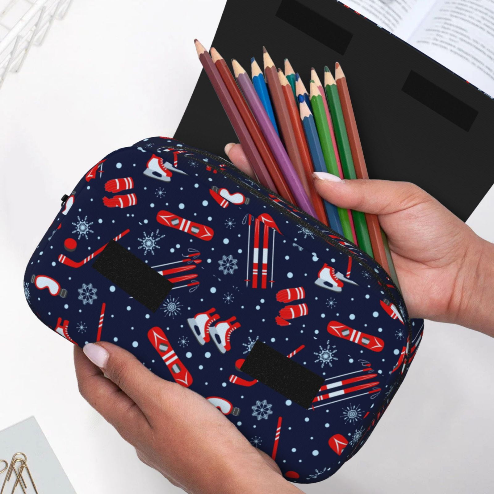 Rateoe Winter Sports Fun Pattern Pattern Double Clamshell Pen Case, Storage Organizer with Two Zipper Compartments– Holds Up to 50 Pencils & Pens