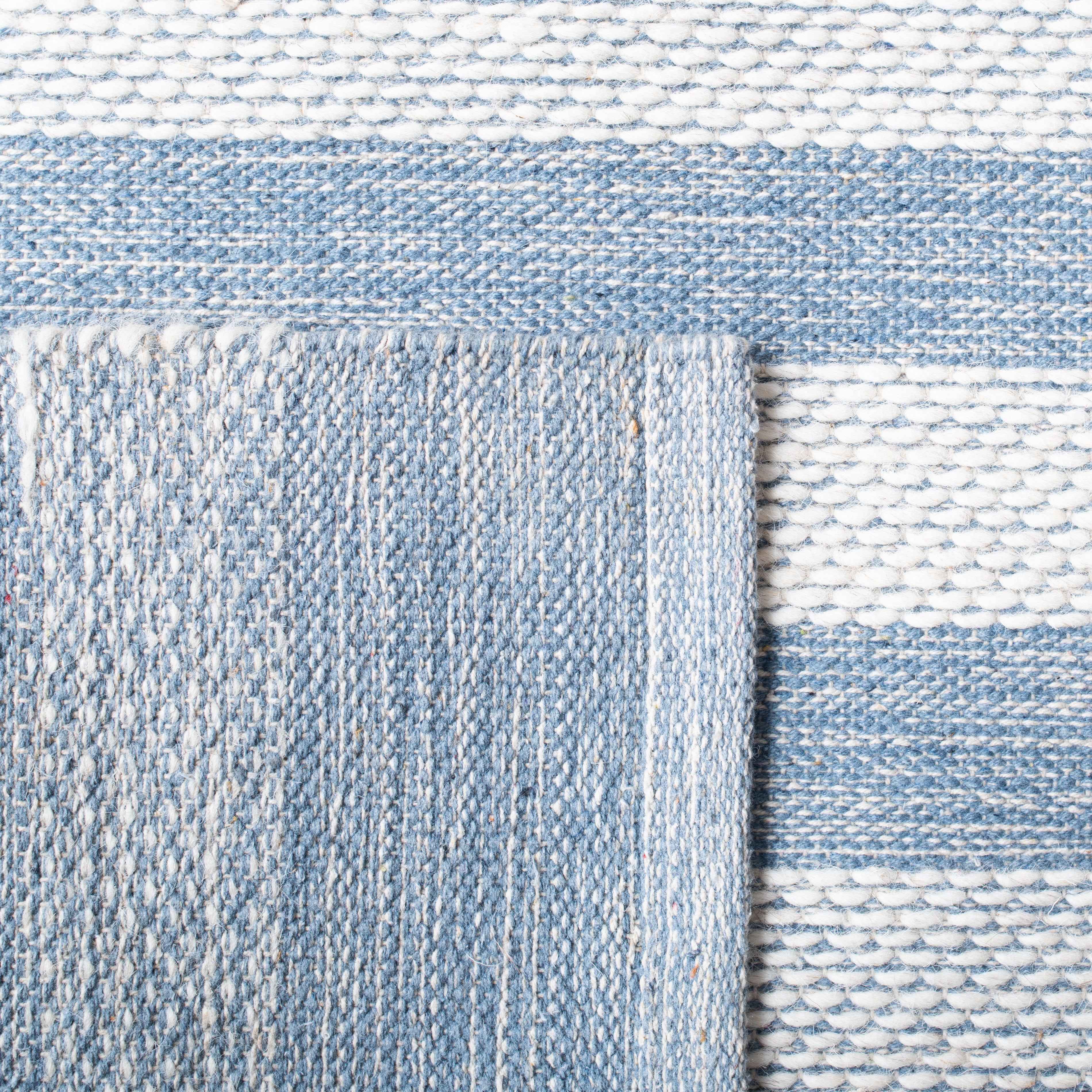 SAFAVIEH Striped Kilim Talia Striped Area Rug, Ivory/Blue, 6' x 9'