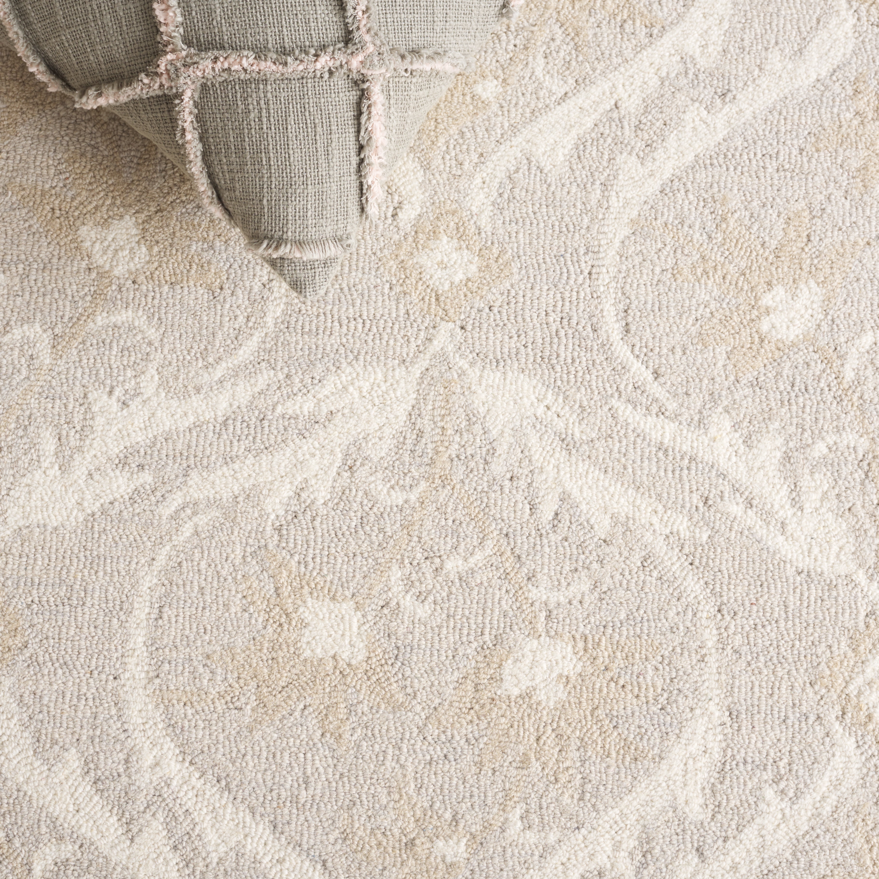 SAFAVIEH Blossom Donella Floral Area Rug, Silver/Ivory, 6' x 9'