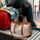 thumbnail image 1 of Bolsa de gimnasio deportiva, bolsa de viaje portátil de lona para ejercicio, deportes al aire libre Marrón Grande, 1 of 8