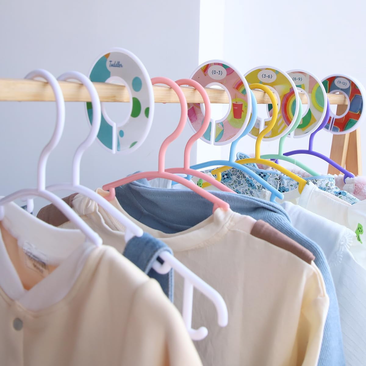 Northern Brothers Baby Hangers 100 Pack, Kids Nursery Closet Organizers with Anti-Slip Dividers, Multicolor (1-Tier, Space-Saving)