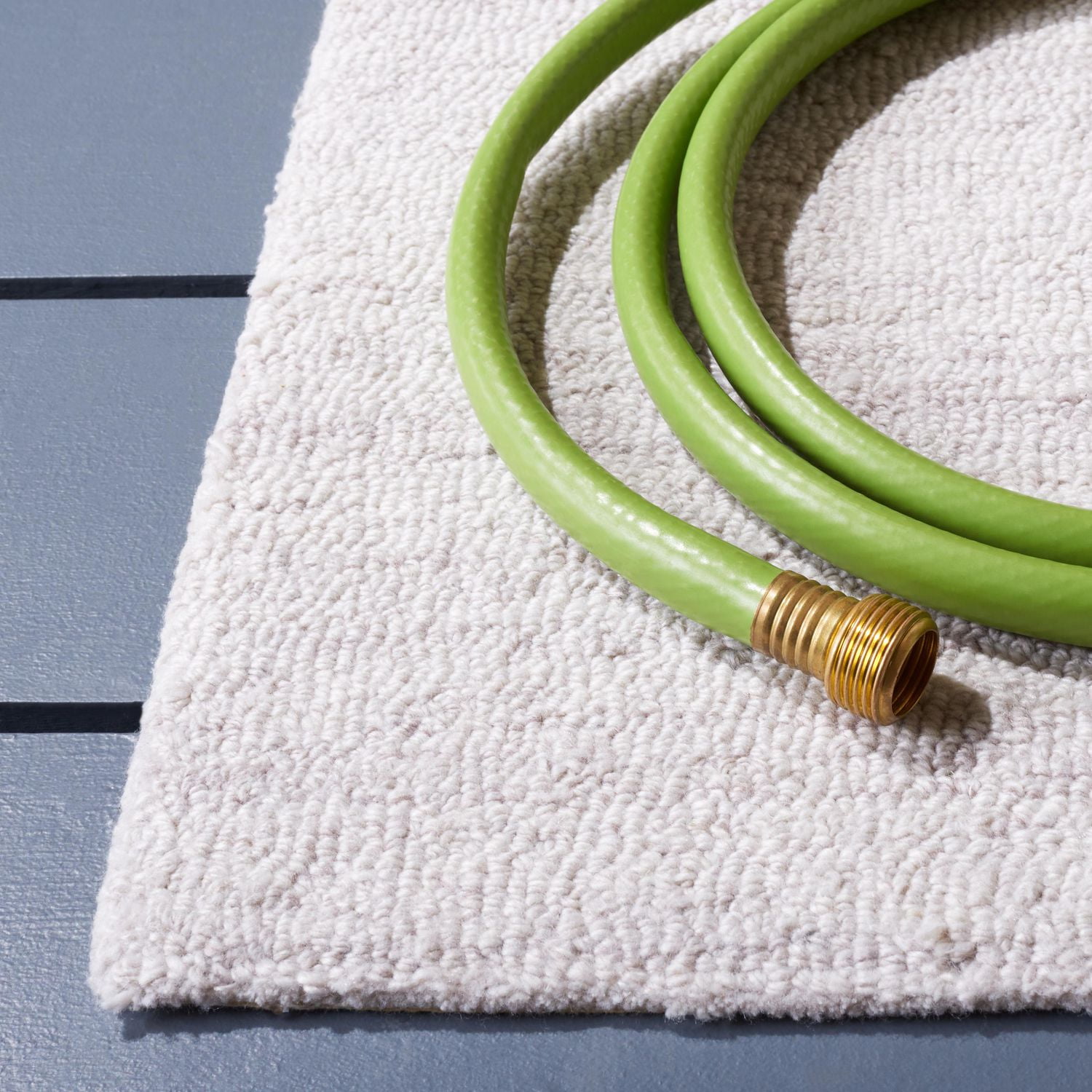 SAFAVIEH Outdoor Micro-Loop Garrett Solid Indoor/Outdoor Area Rug