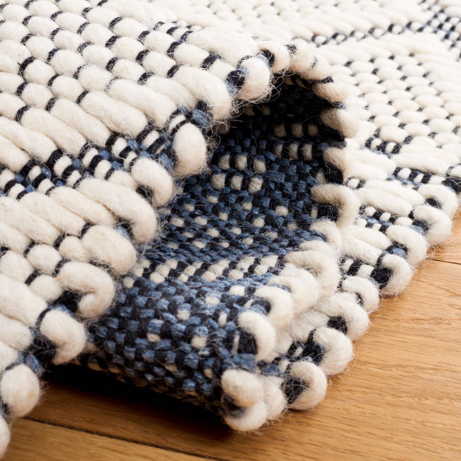 SAFAVIEH Natura Maisy Tapis Géométrique Rayé