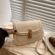 thumbnail image 3 of Bolso de mano con textura retro para mujer, nuevo bolso de hombro de otoño e invierno 2025, de gran valor, sencillo, para ir al trabajo, pequeño bolso cuadrado bajo la axila., 3 of 5