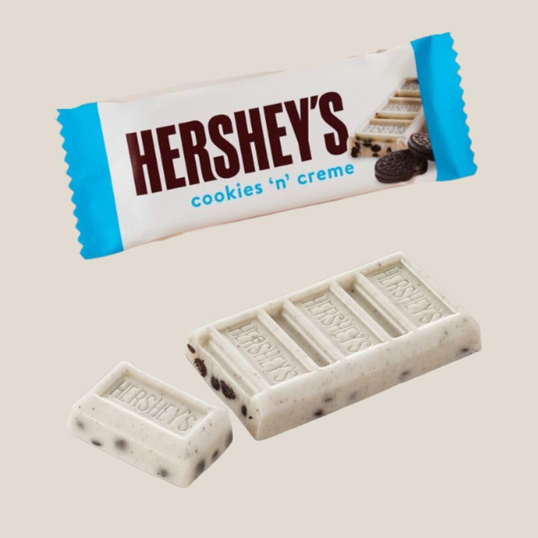 Hersheys Snack Size Candy Bar – 50 Individually Wrapped Pieces – Bulk Party Pack Of 50 Fun Size Chocolate Candy Bars Cookies ‘N’ Crème (Pack Of 1)