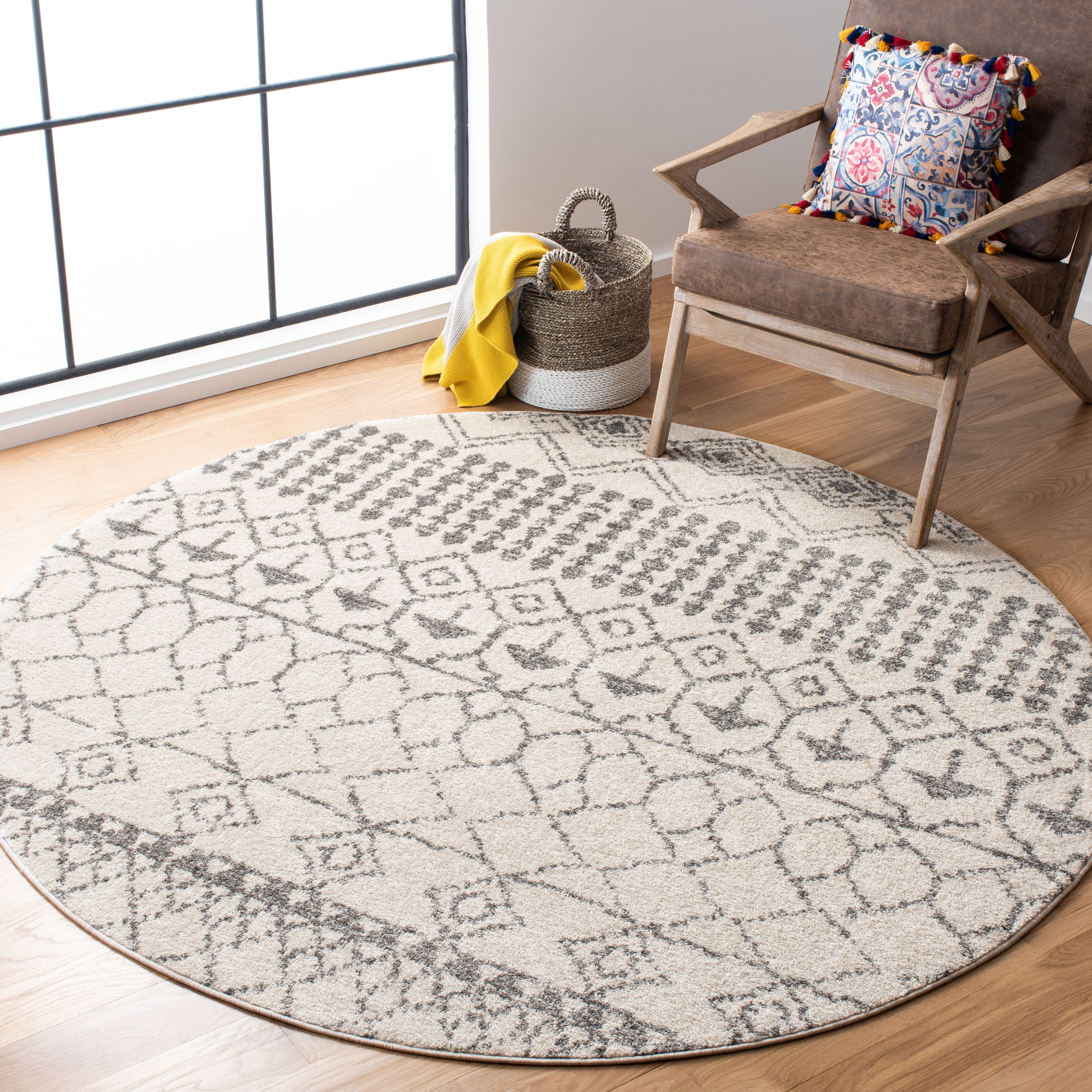 SAFAVIEH Tulum Coriander Oriental Area Rug, Ivory/Grey, 5' x 5' Round