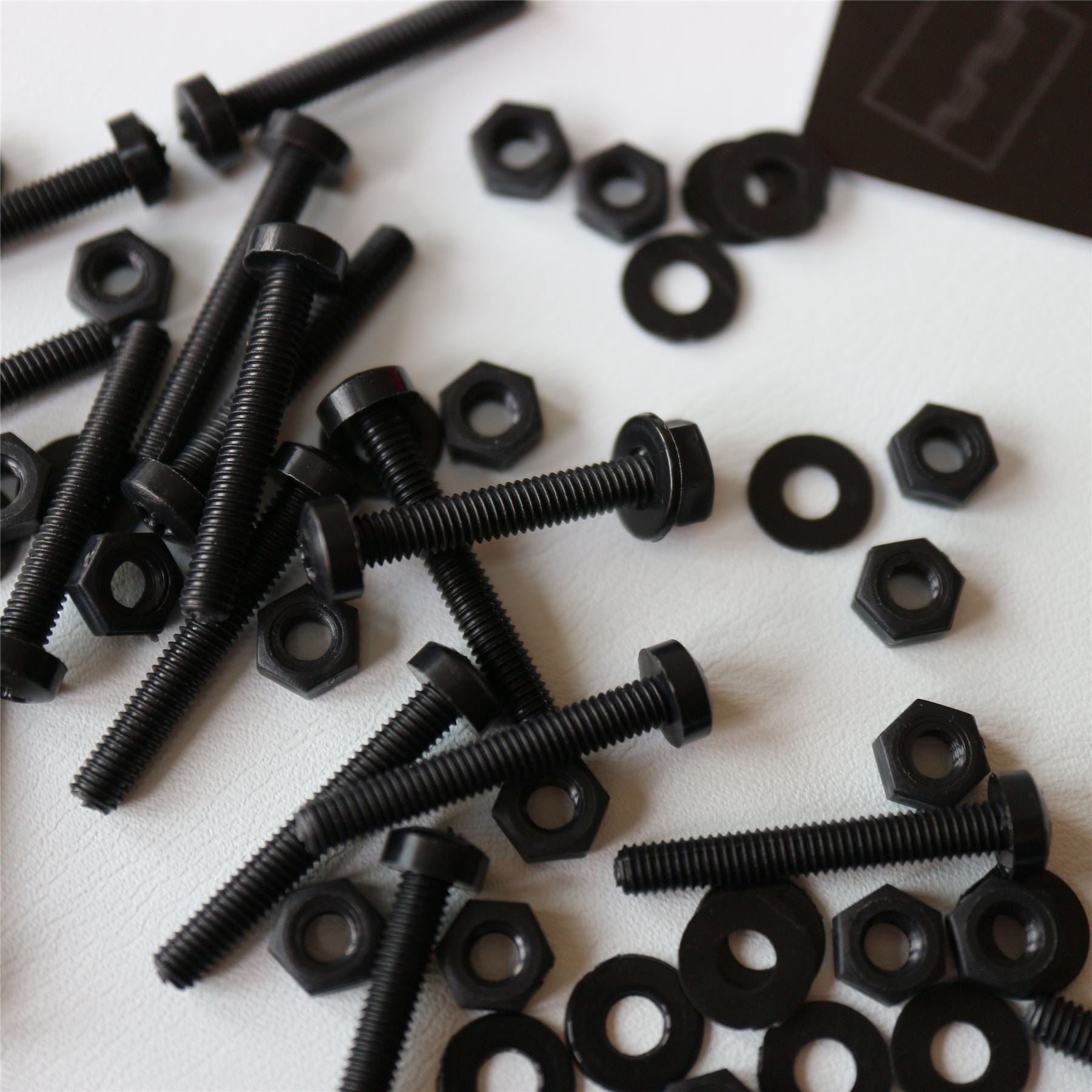 20 x Black Pan Head Screws Polypropylene (PP) Plastic Nuts and Bolts, M3 x 20mm, Washers, (3/32 x 25/32 in)
