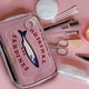 thumbnail image 4 of Fiudx Neceser de Sardinas, Neceser con Diseño Único de Lata de Pescado, Organizador de Artículos de Tocador de Gran Capacidad, Accesorio de Viaje Portátil, Uso Diario, para Amantes de La Moda, Bordad, 4 of 4