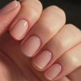 thumbnail image 1 of Uñas postizas cuadradas extra cortas con punta francesa arcoíris, reutilizables, de acrílico brillante, 24 unidades., 1 of 5