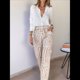 thumbnail image 4 of Conjunto de Dos Piezas para Mujer, con Estampado Geométrico, Pantalones de Cintura Alta y Camisa Sencilla. Caqui XL, 4 of 10