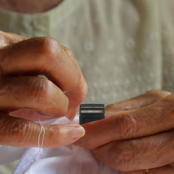 Topbathy 100Pcs Wear Resistant Center Release Buckles Black Plastic Buckle for Hat and Bag Straps