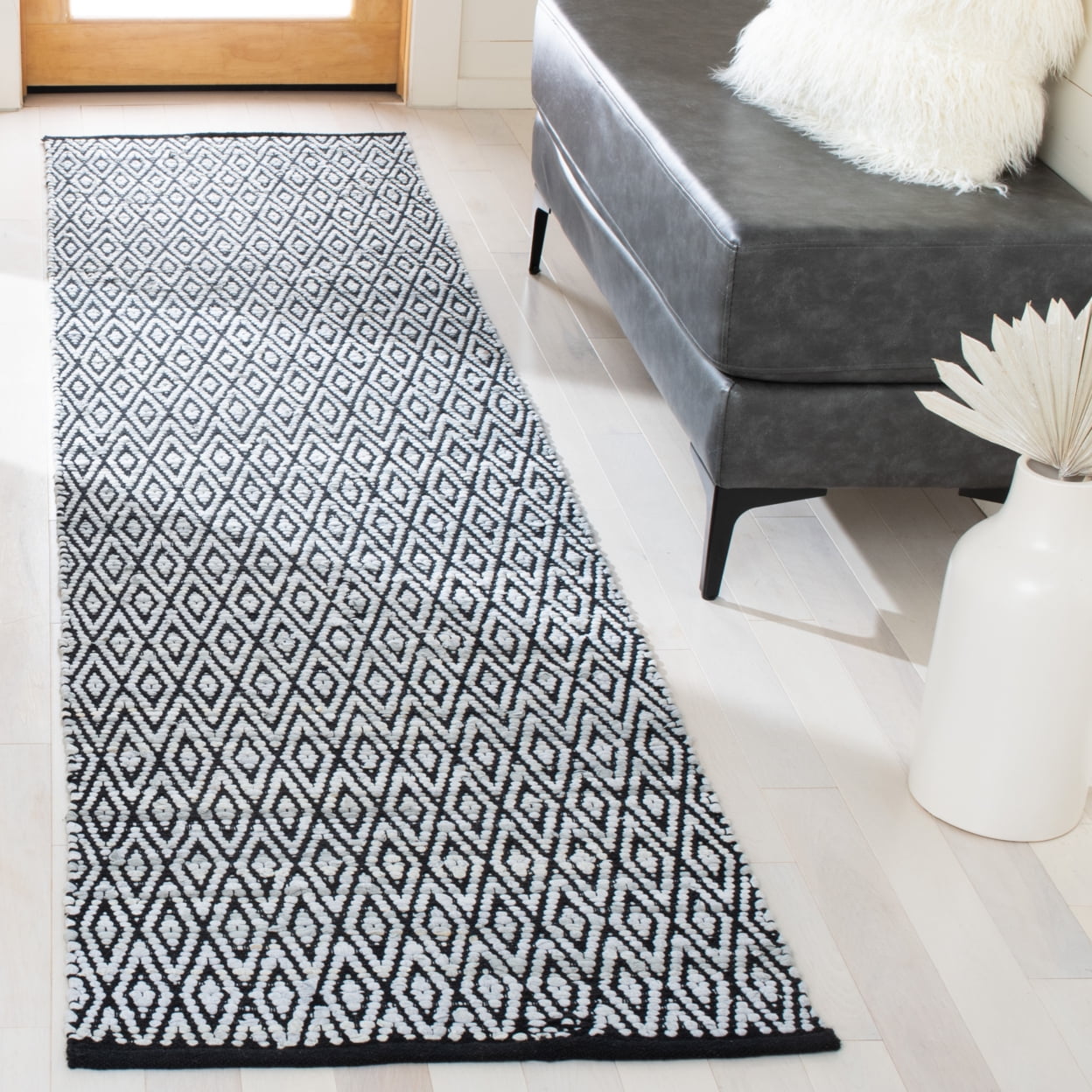 SAFAVIEH Montauk Carina Diamond Area Rug, Grey/Black, 8' x 10'