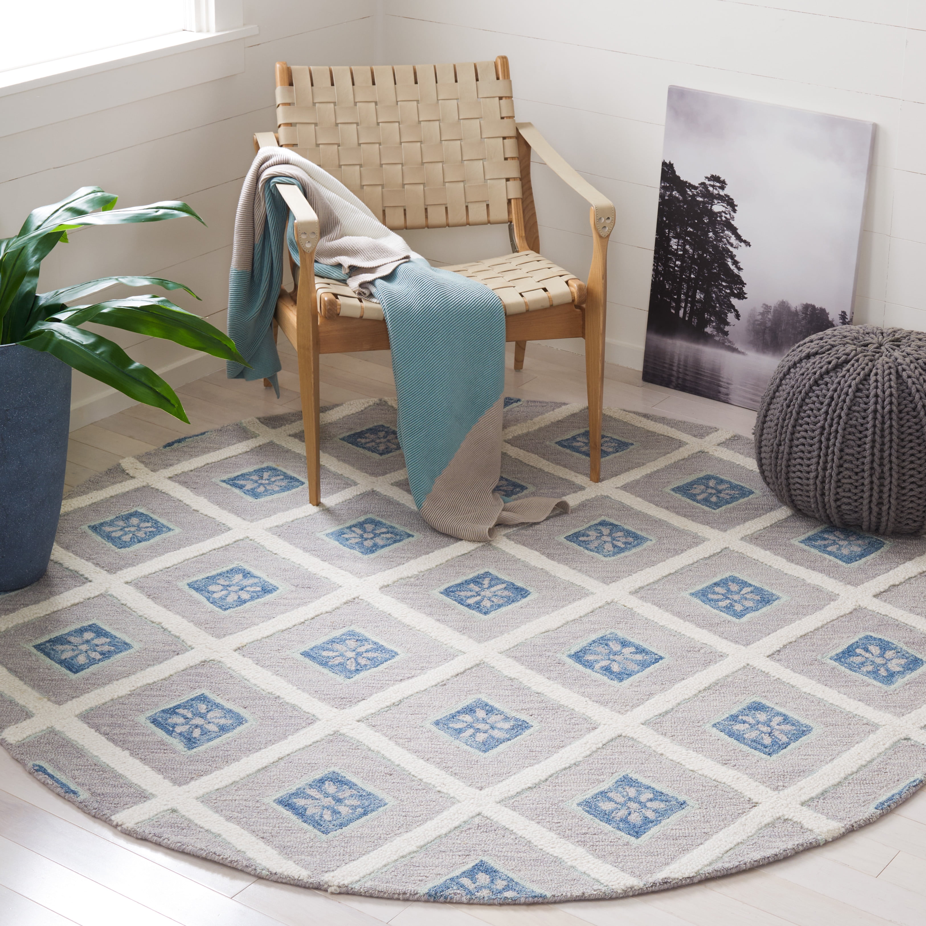 SAFAVIEH Metro Lucas Geometric Area Rug, Blue/Ivory, 6' x 6' Round