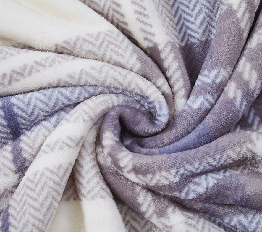 COUVERTURE EN PELUCHE A CARREAUX CHAPS IMPRIMEE, 90 X 90