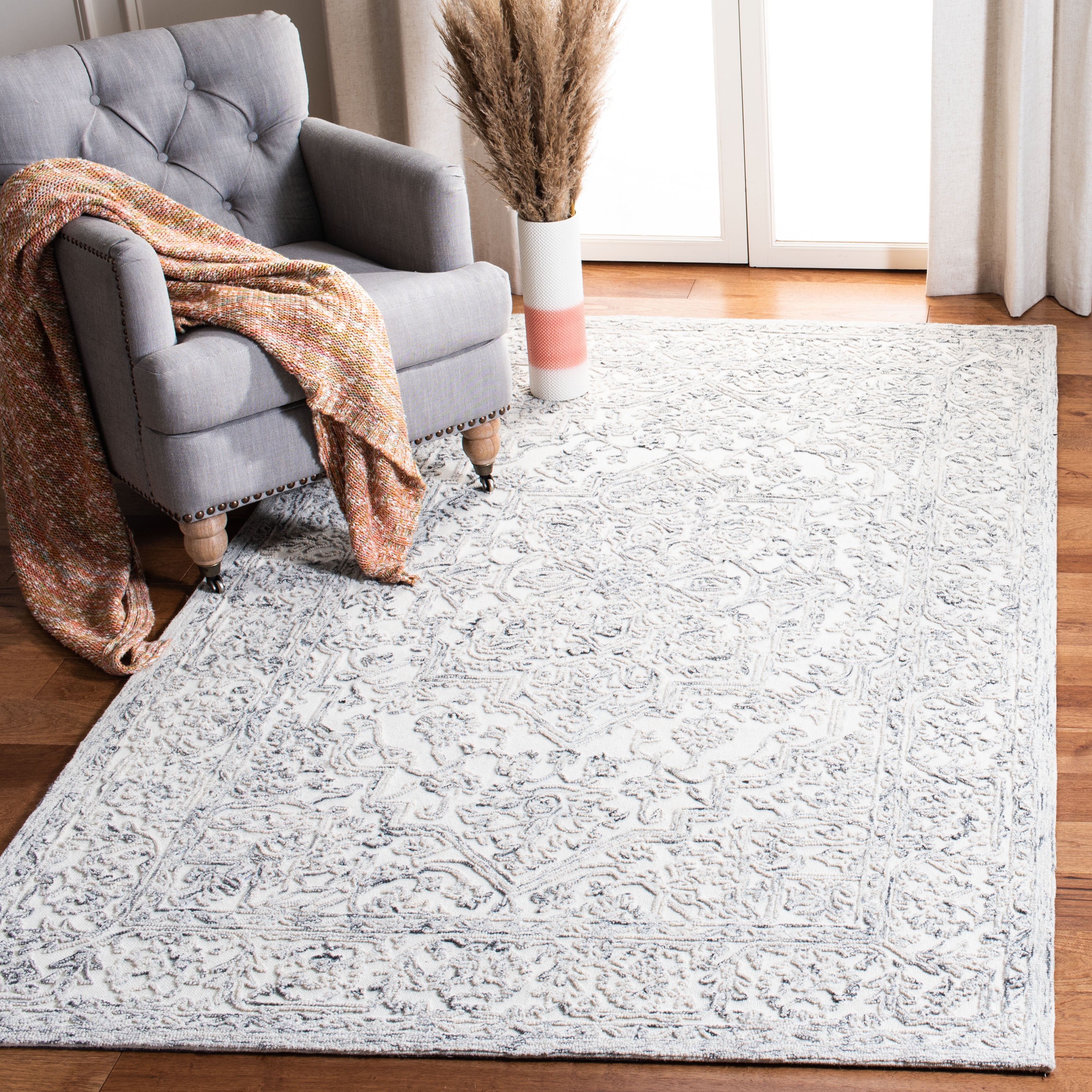 SAFAVIEH Trace Donna Floral Area Rug, Ivory/Charcoal, 4' x 6'