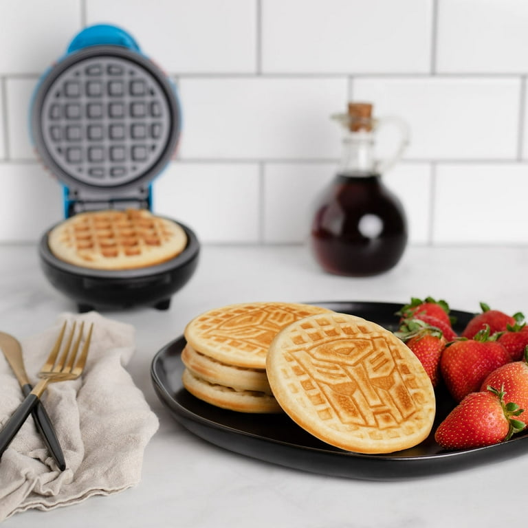 Uncanny Brands スターウォーズ ミニダースベイダーワッフルメーカー Uncanny Brands Autobot Mini Waffle Maker - Walmart.com