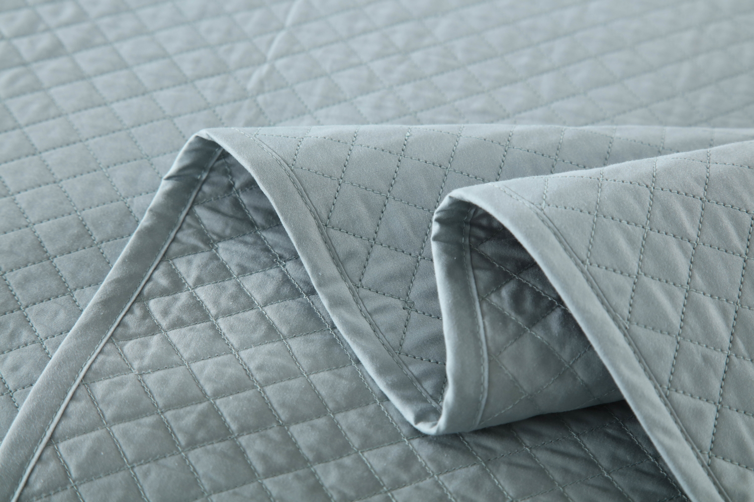Cottonesque 100% Cotton Solid Diamond Quilt