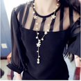 thumbnail image 1 of Versión coreana del suéter de cinco pétalos con cadena de borlas de perlas largas, collar de flores de cinco hojas, accesorios de moda para mujer, 1 of 5